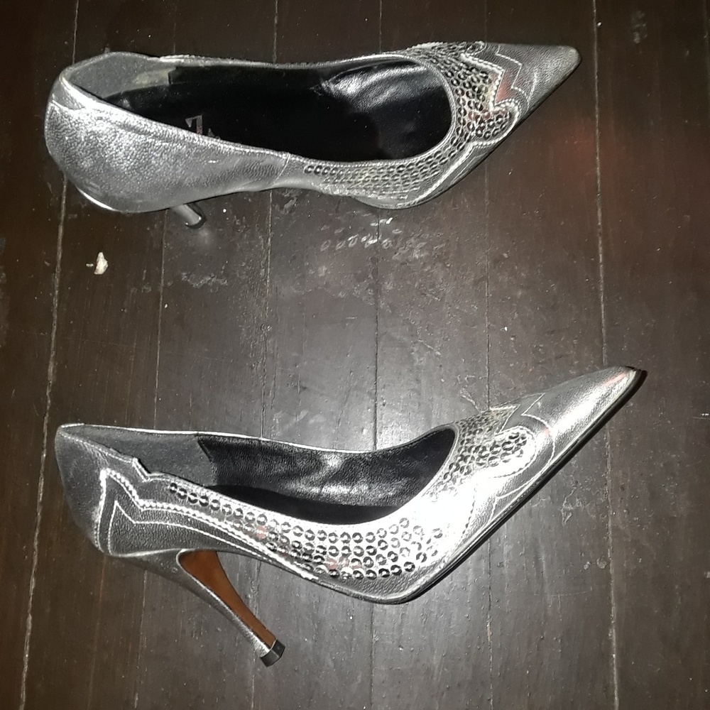 Silver leather Type Z pumps